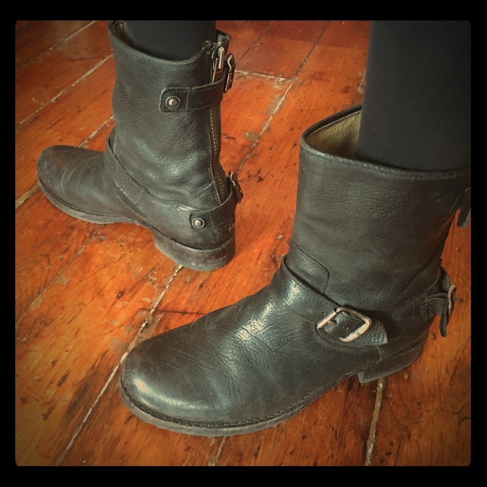 Women’s Veronica Back Zip Short Frye Boot